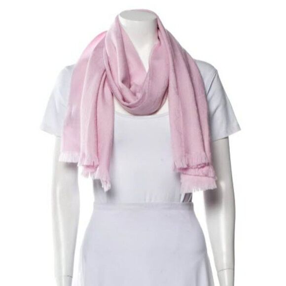 NWT GUCCI Baby Pink Wool GG Logo Scarf with Box Giftable! - Picture 3 of 11